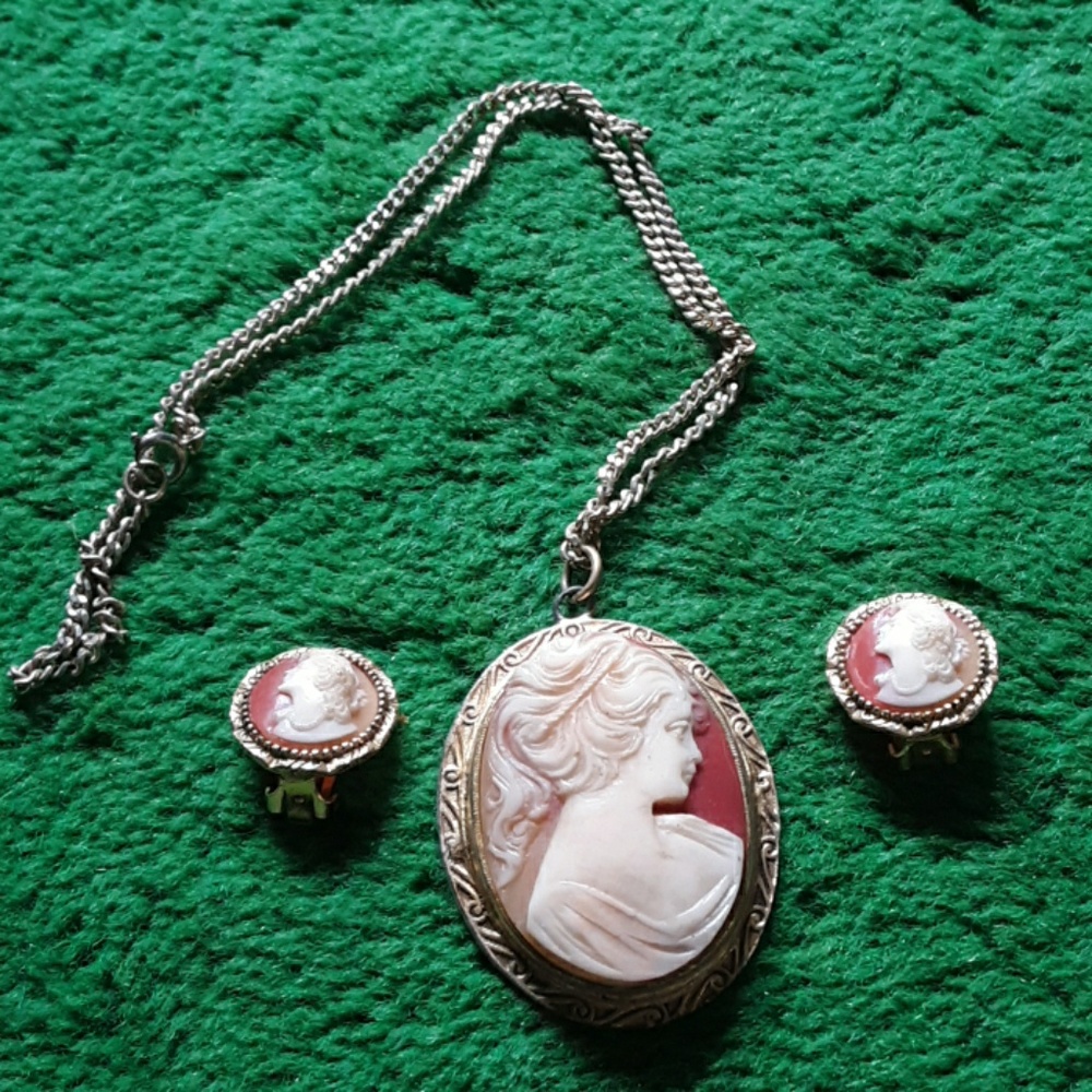 Necklace & earrings